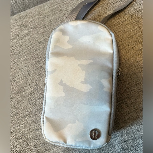 Lululemon modular phone crossbody bag🤍🩶 - Picture 3 of 9